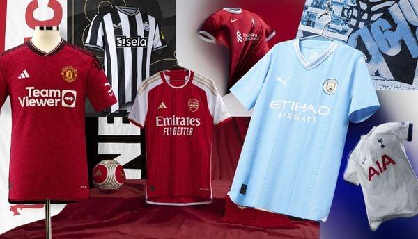 Logo nhà tài trợ chính nổi bật trên mặt trước áo đấu của một câu lạc bộ Premier League trong trận đấu