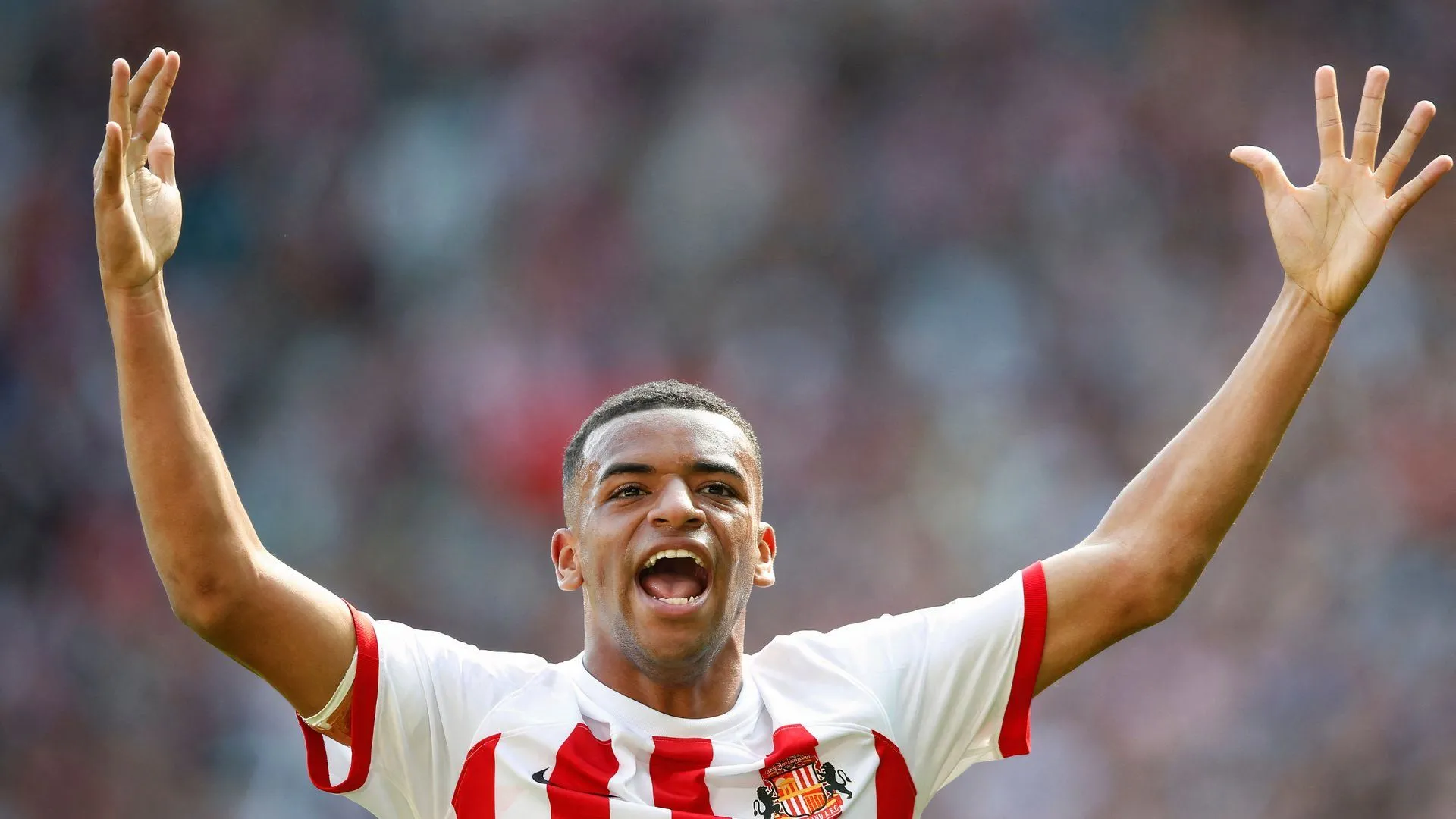 Jewison Bennette thi đấu trong màu áo câu lạc bộ Sunderland