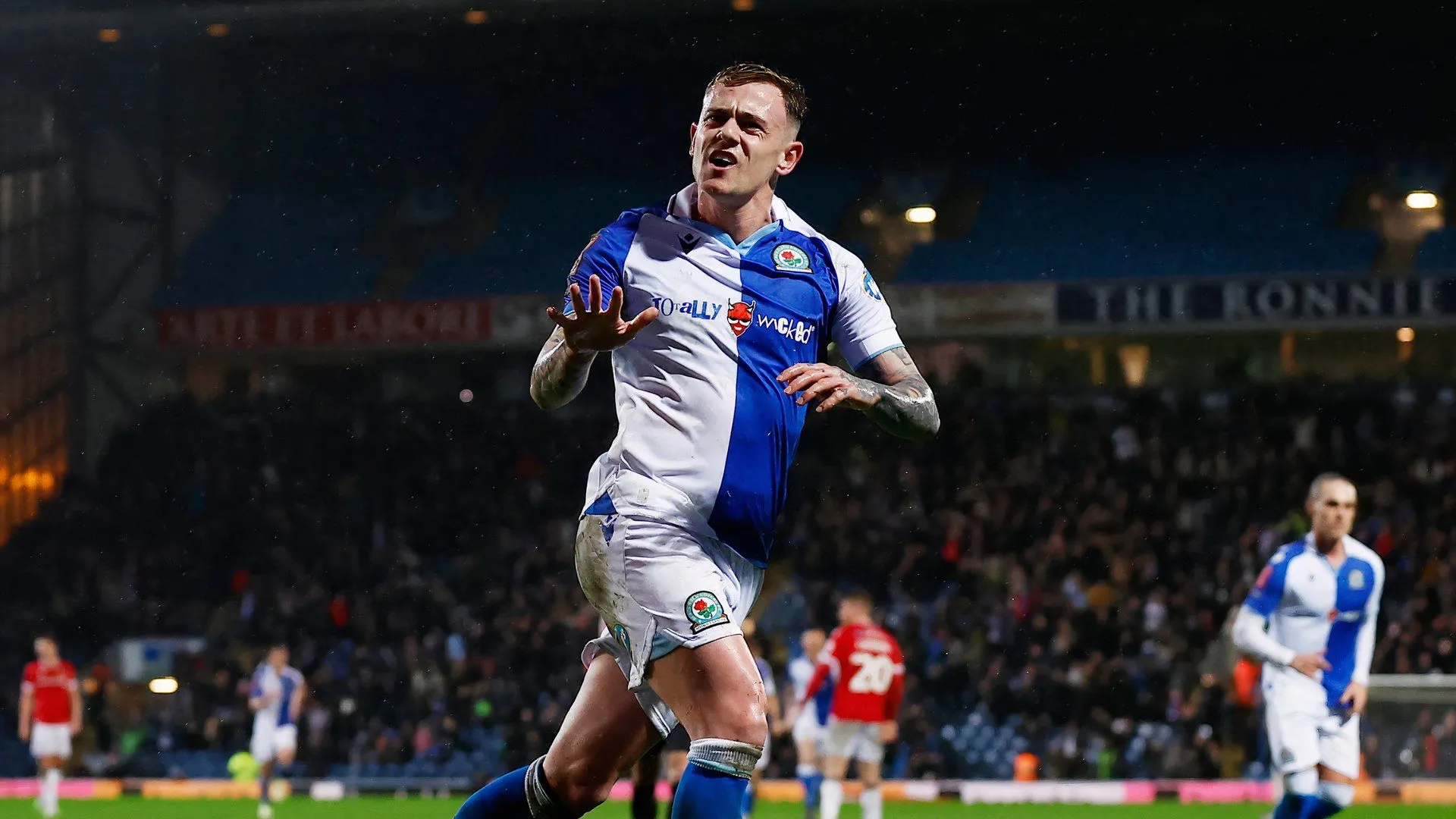 Sammie Szmodics, cầu thủ nổi bật tại Championship mùa giải 2023/24