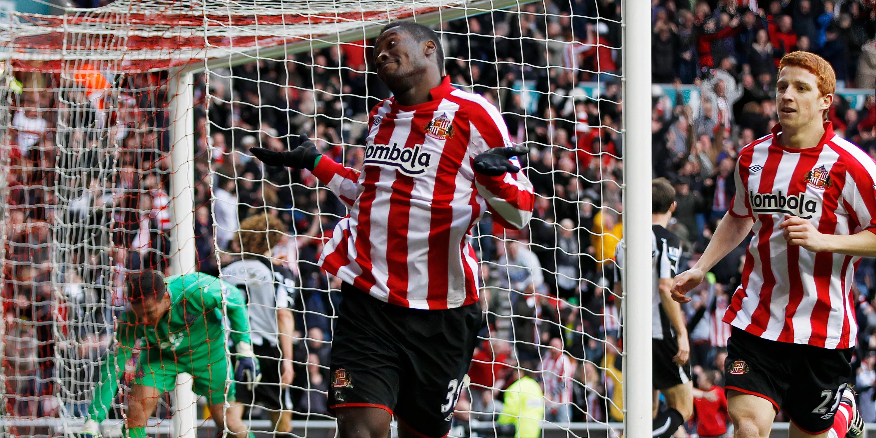 Asamoah Gyan thi đấu cho Sunderland tại Premier League