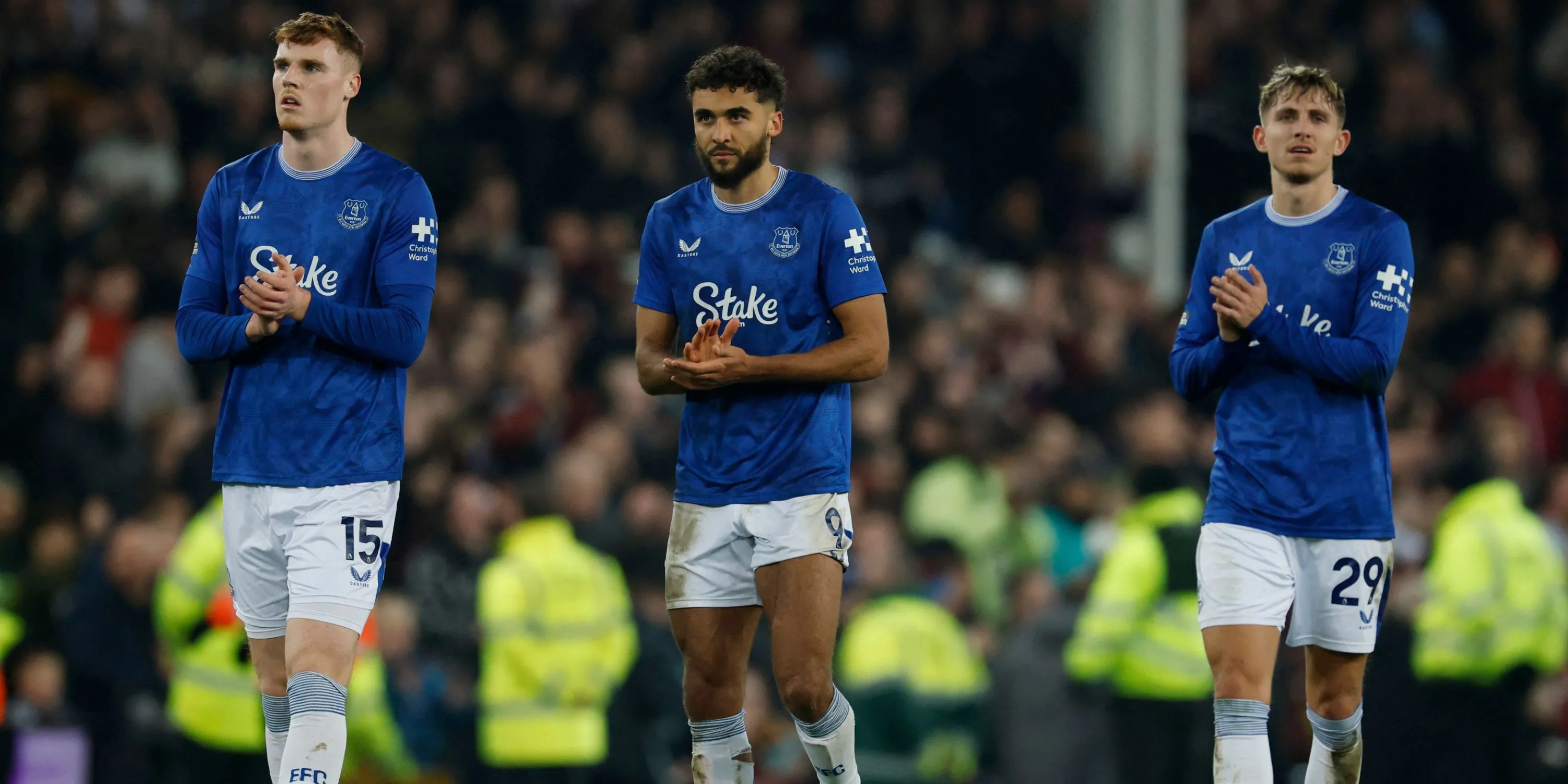 Dominic Calvert-Lewin trong một pha tranh bóng bổng, minh họa khả năng không chiến