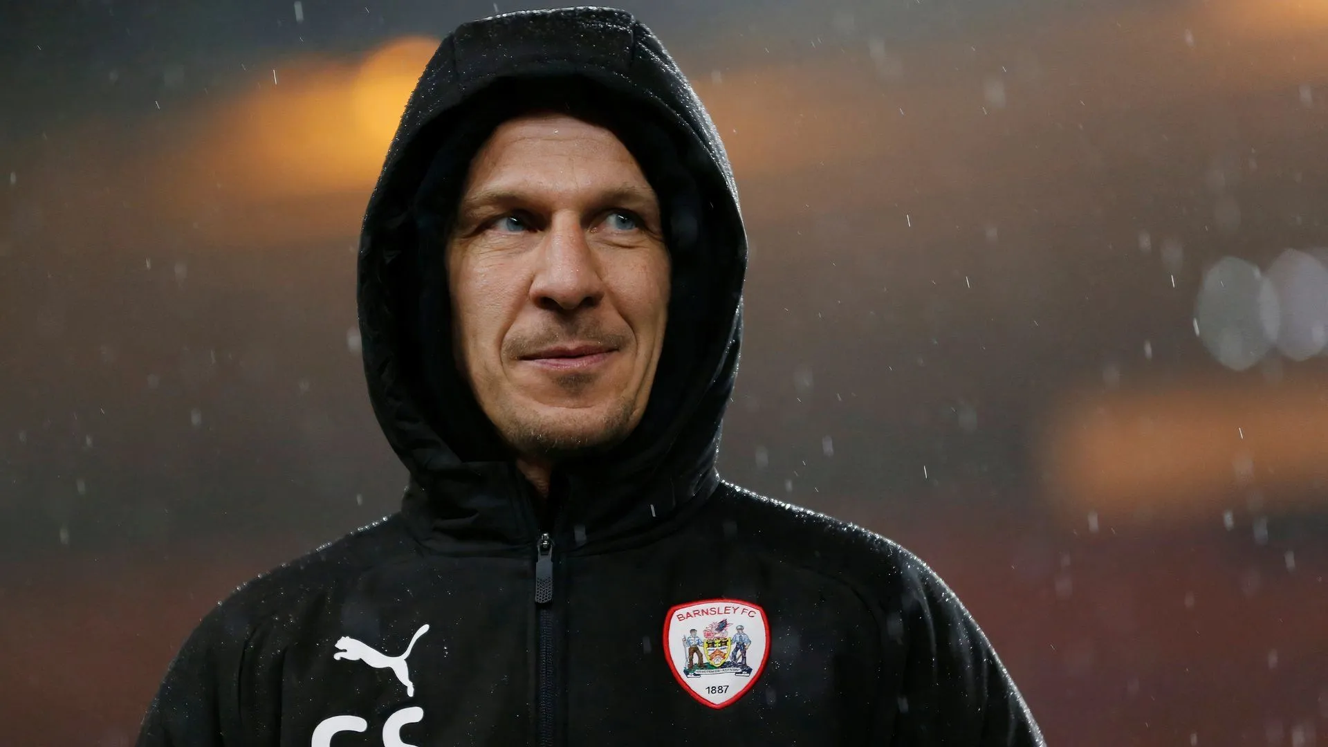 HLV Gerhard Struber của Bristol City chỉ đạo trên sân
