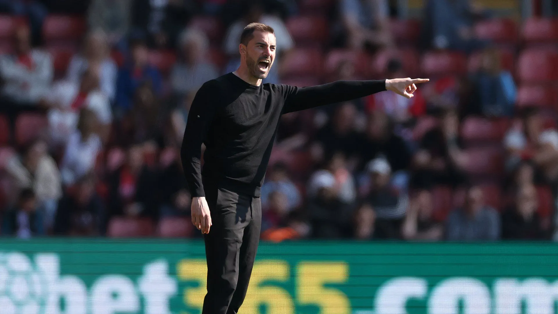 HLV Ruben Selles của Sheffield United đang xây dựng đội hình dựa trên chiến lược chuyển nhượng mới.