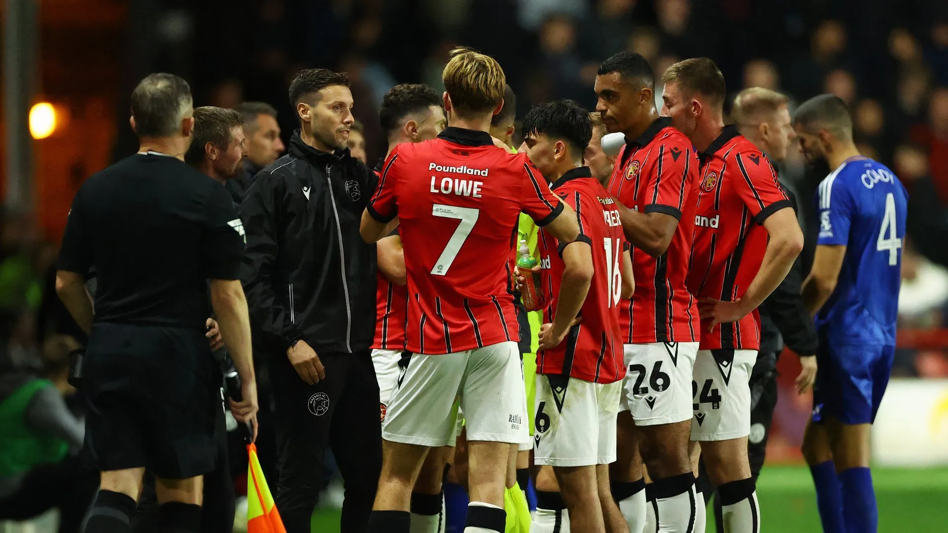 Huấn luyện viên Mat Sadler của Walsall