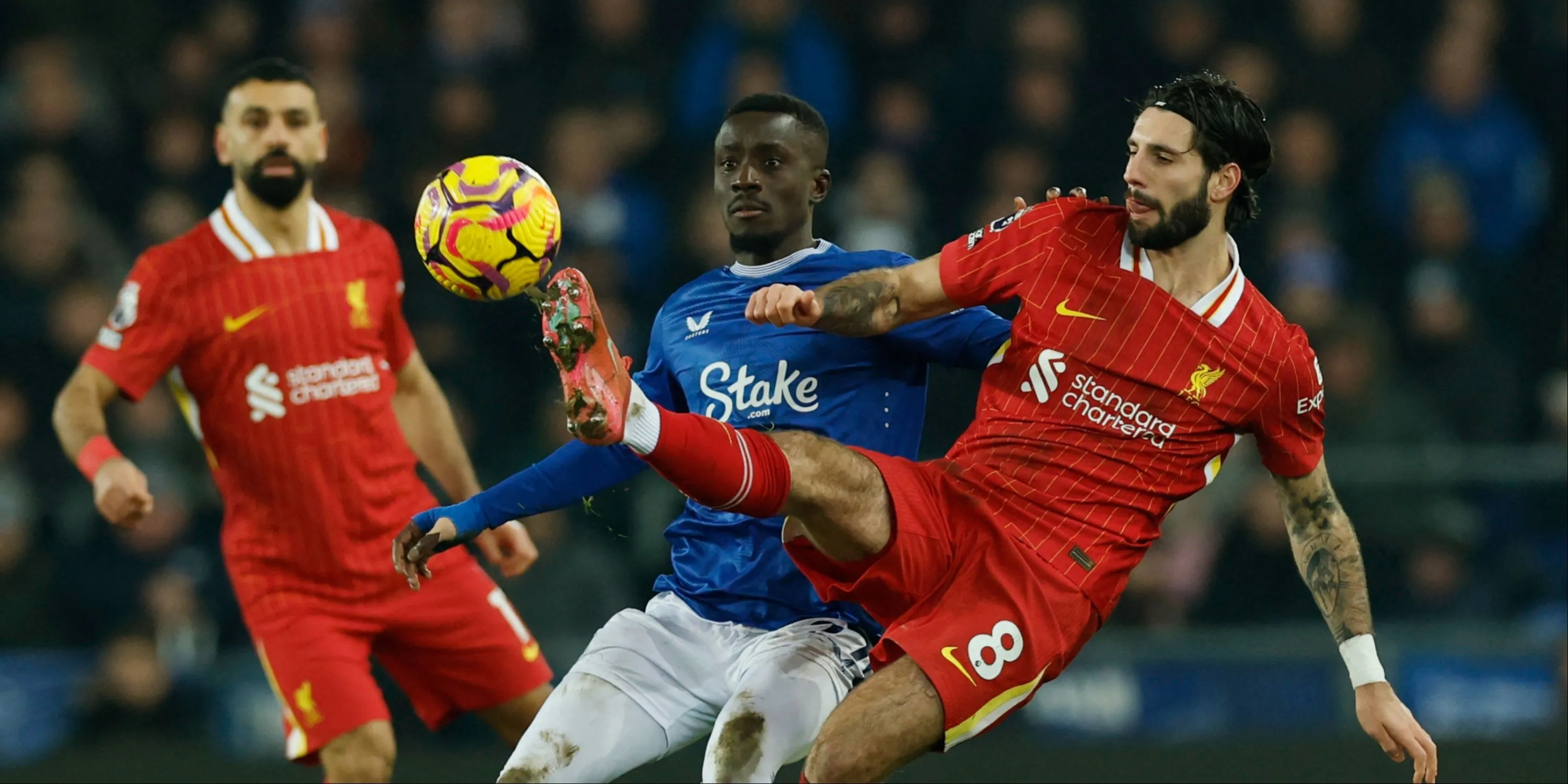 Idrissa Gana Gueye của Everton trong trận đấu