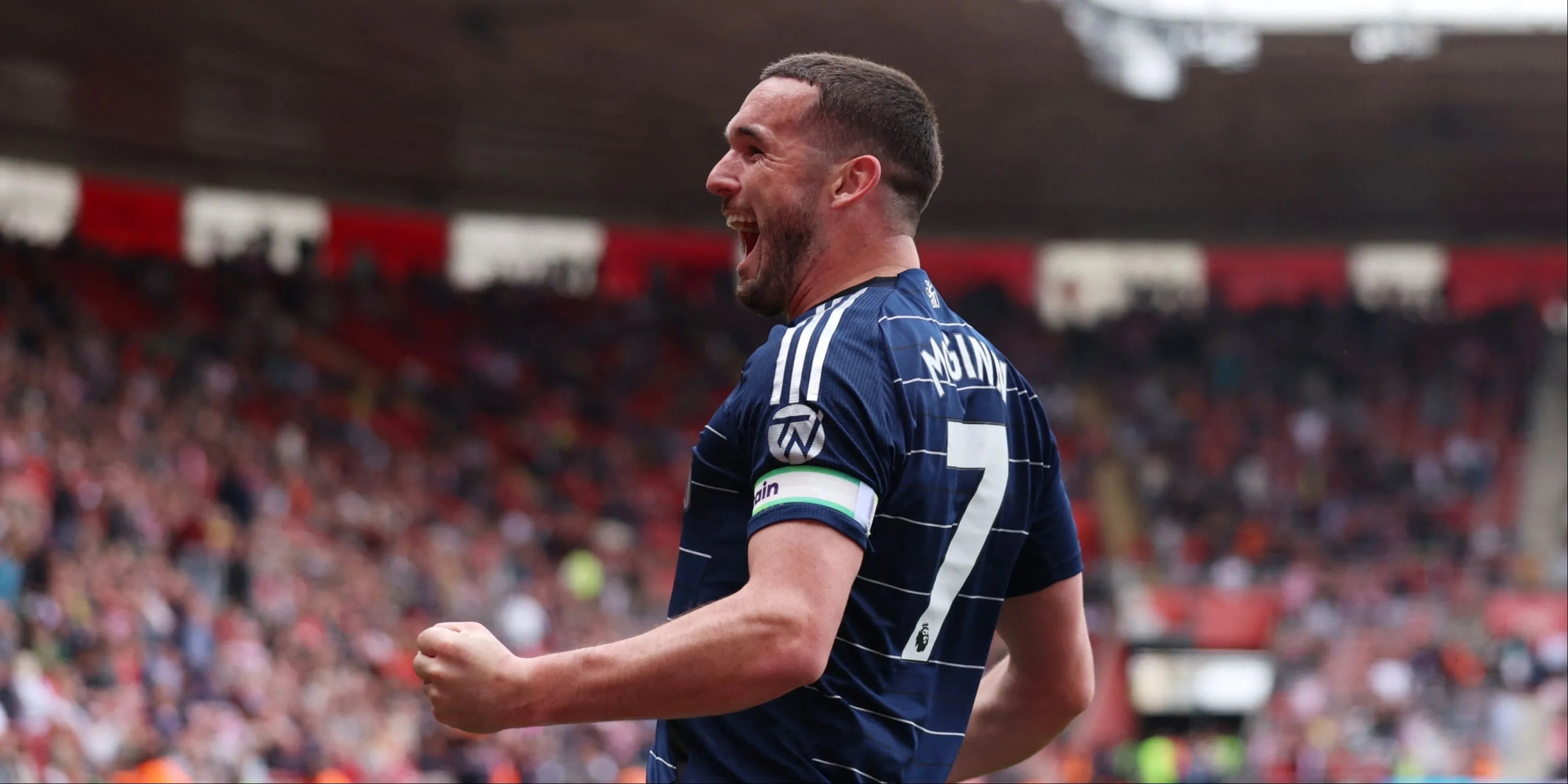 John McGinn của Aston Villa, cầu thủ được so sánh với mục tiêu tiền vệ của Everton