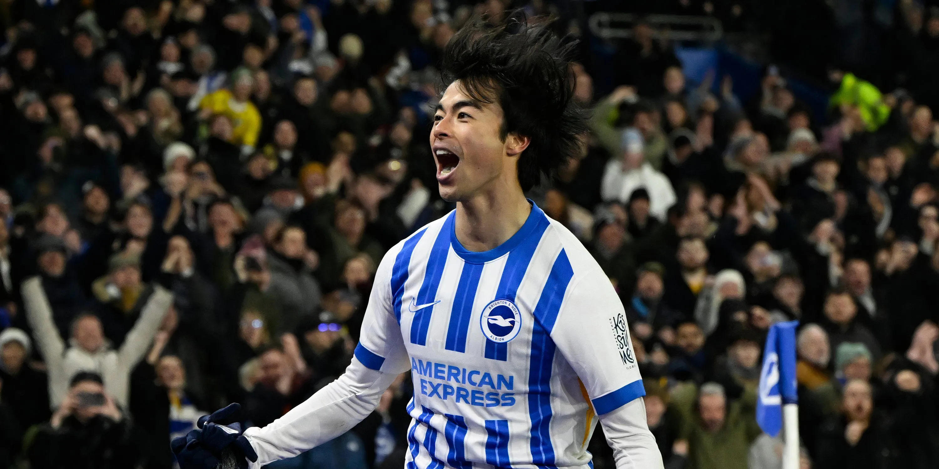 Kaoru Mitoma trong trận đấu của Brighton, cầu thủ đang được Chelsea quan tâm