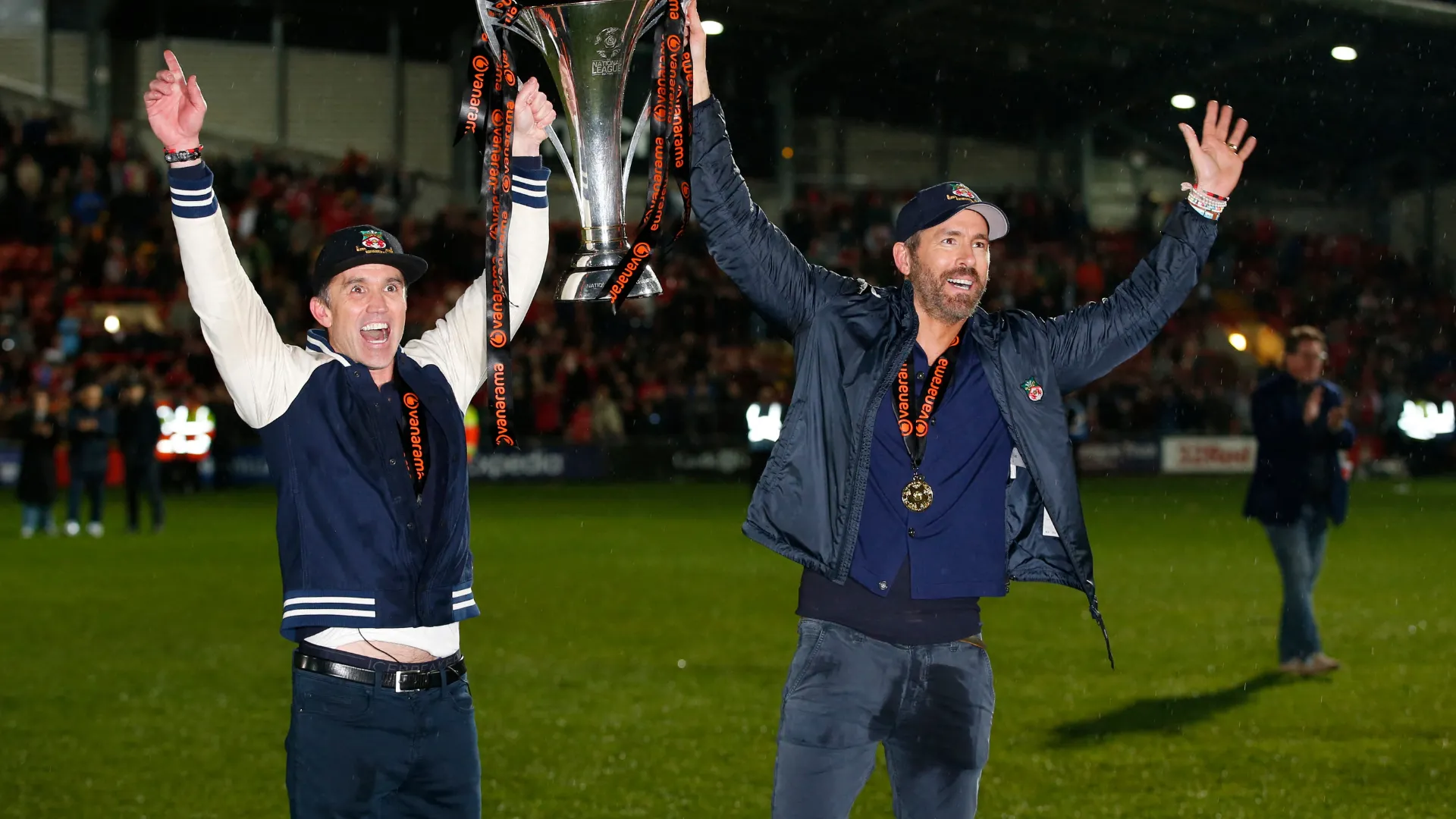 Ryan Reynolds và Rob McElhenney, chủ sở hữu CLB Wrexham