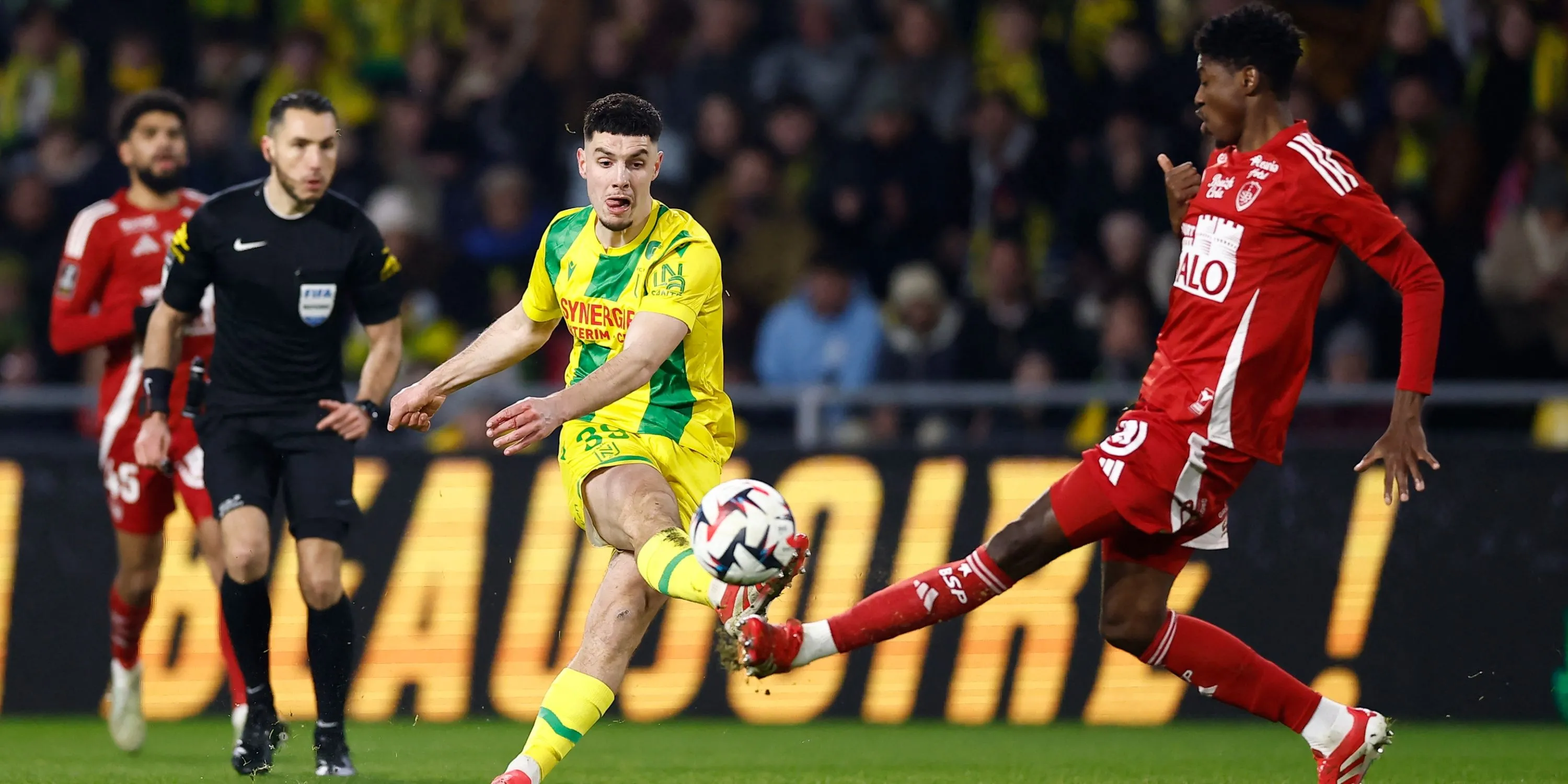 Tiền đạo Matthis Abline trong màu áo Nantes, mục tiêu hàng đầu của Sunderland