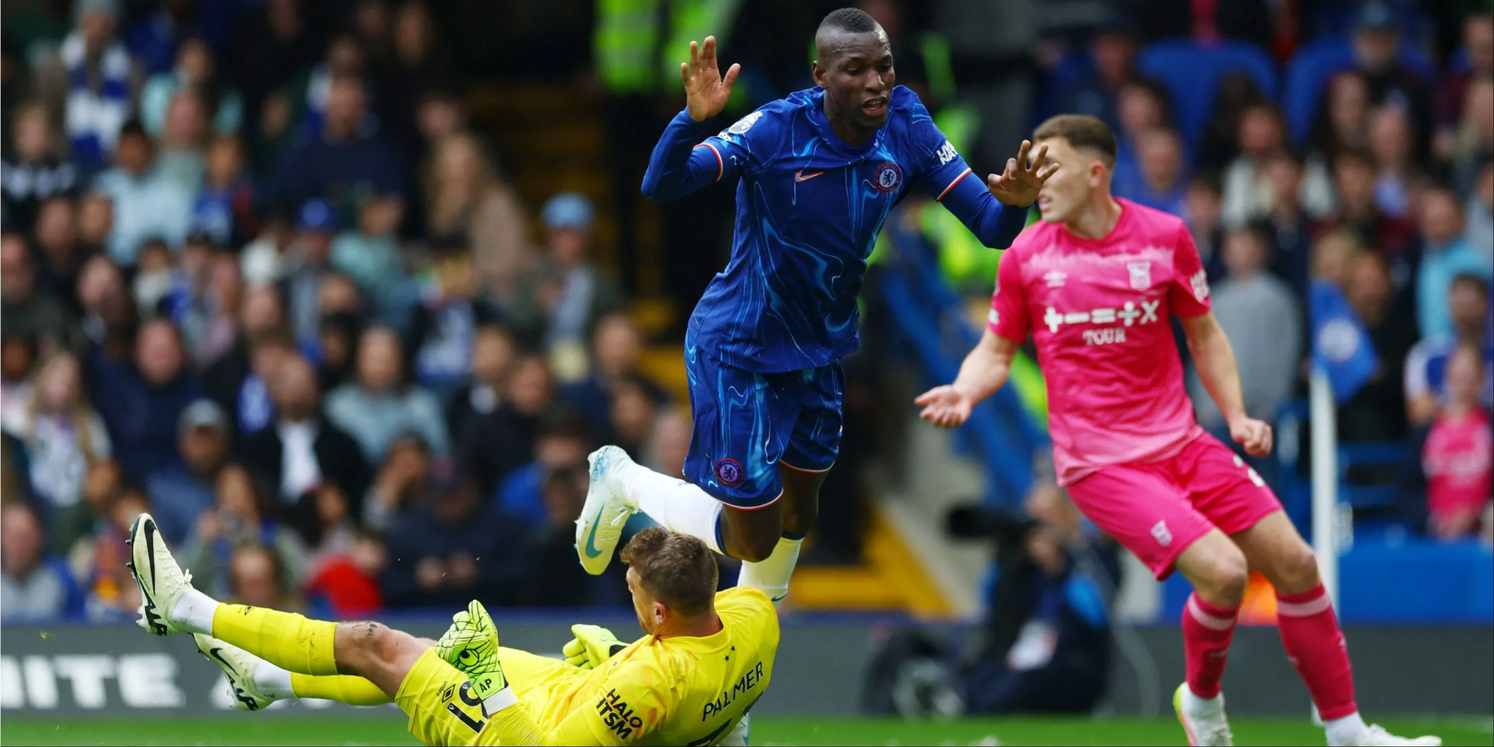 Tiền đạo Nicolas Jackson của Chelsea, mục tiêu hỏi thăm của MU