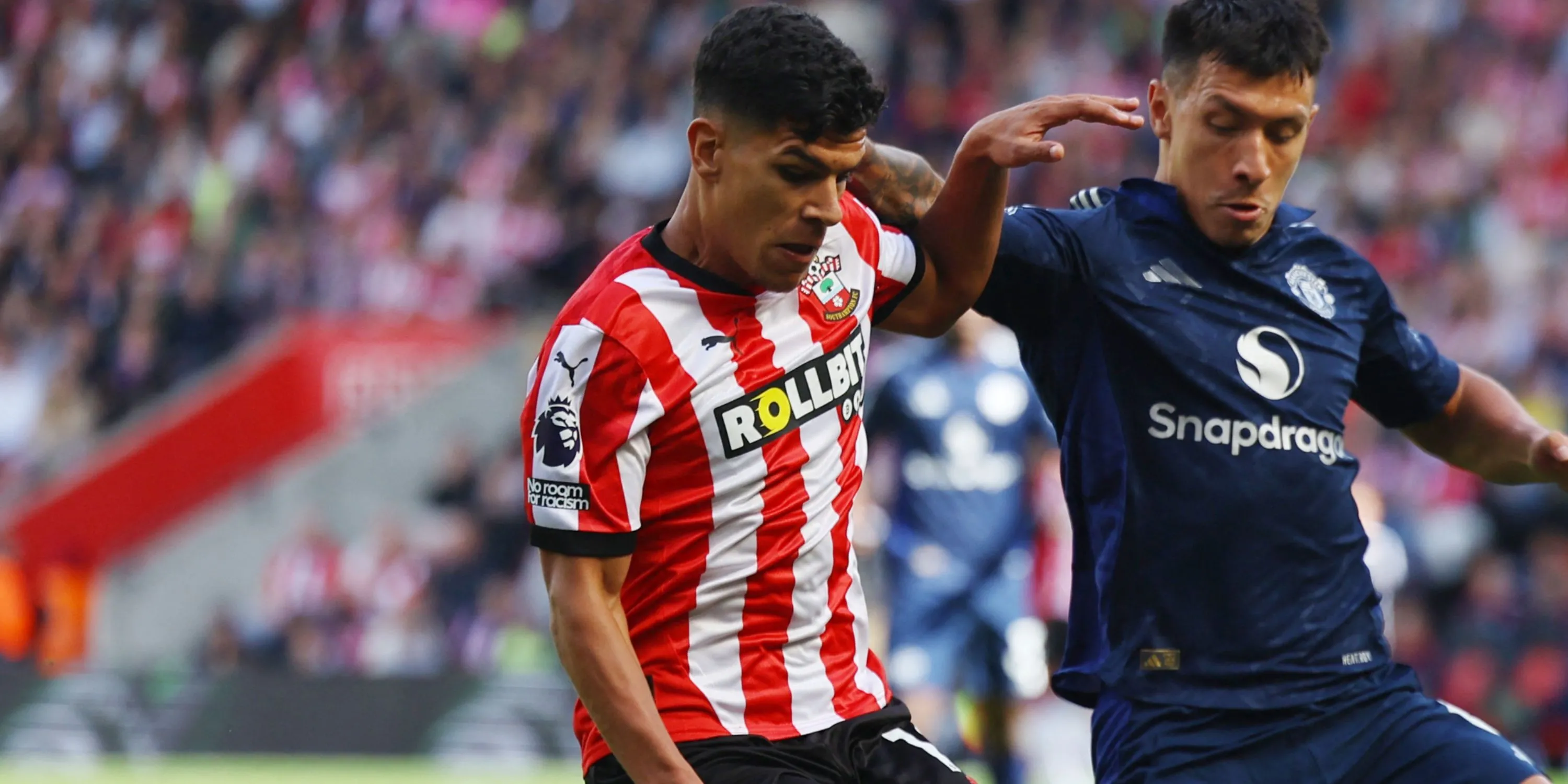 Mateus Fernandes trong màu áo Southampton đối đầu Manchester United mùa giải trước