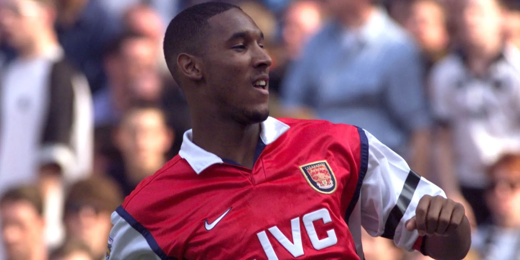 Nicolas Anelka ăn mừng bàn thắng cho Arsenal, một bản hợp đồng siêu hời từ PSG