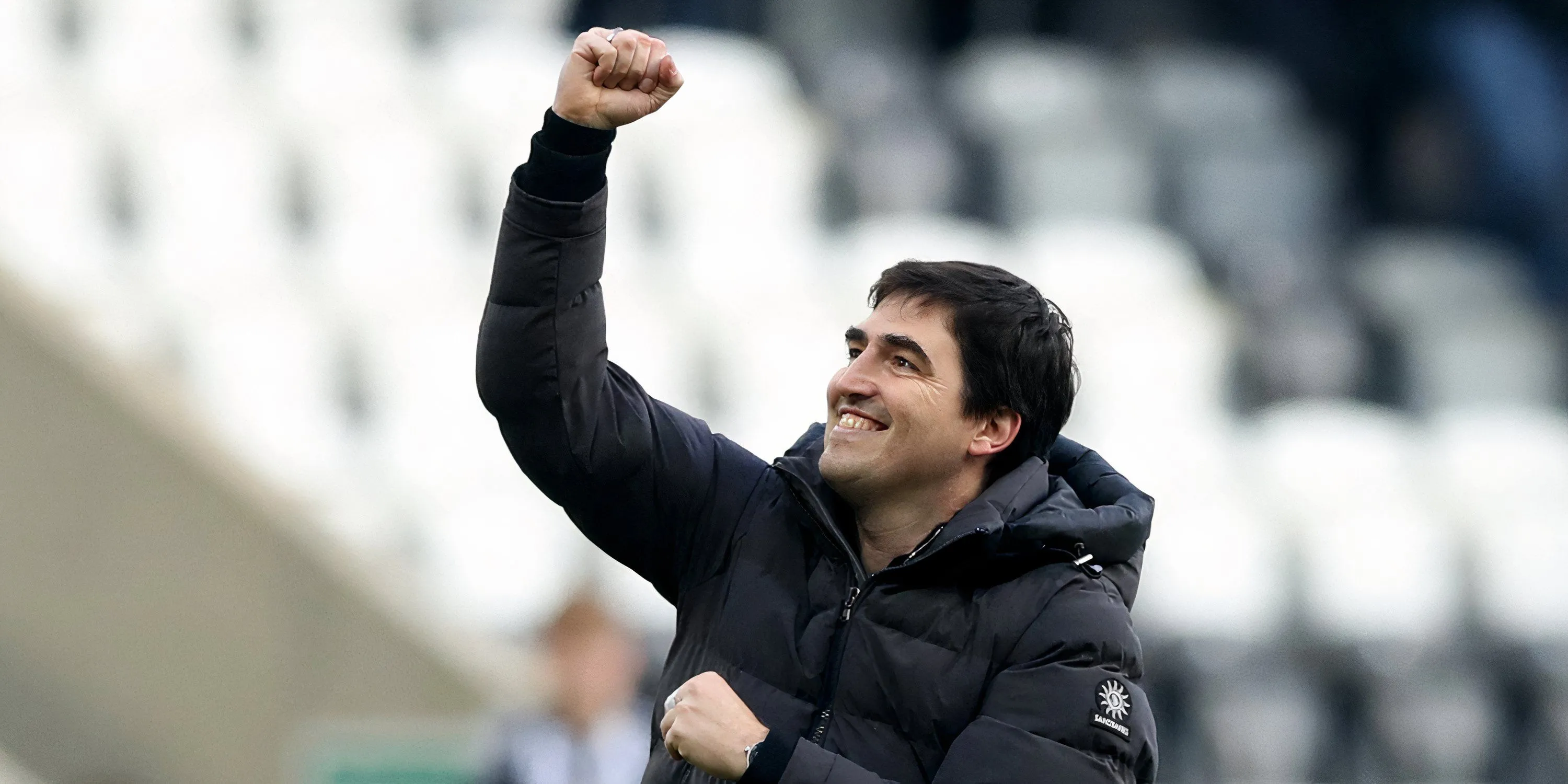 Andoni Iraola trên cương vị huấn luyện viên trưởng của Bournemouth, được kỳ vọng trở thành thuyền trưởng mới của Man Utd