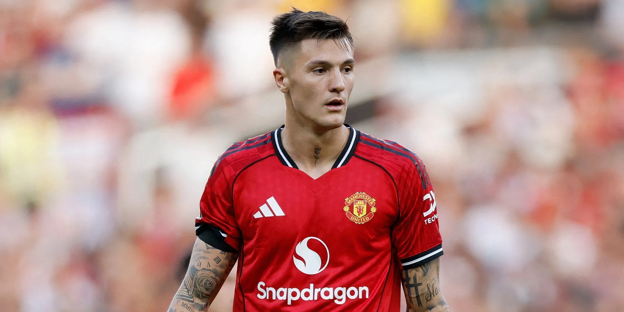 Benjamin Sesko dứt điểm trong vòng cấm cho đội hình Manchester United