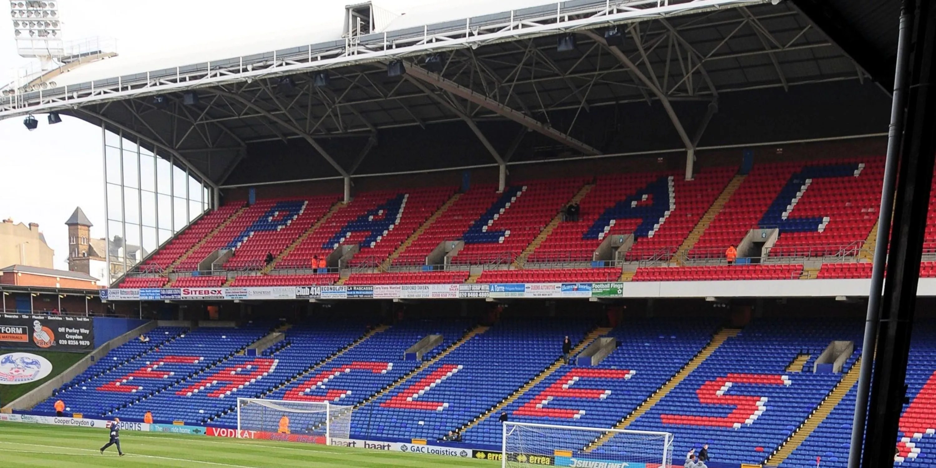 Một góc nhìn bên trong sân Selhurst Park của Crystal Palace