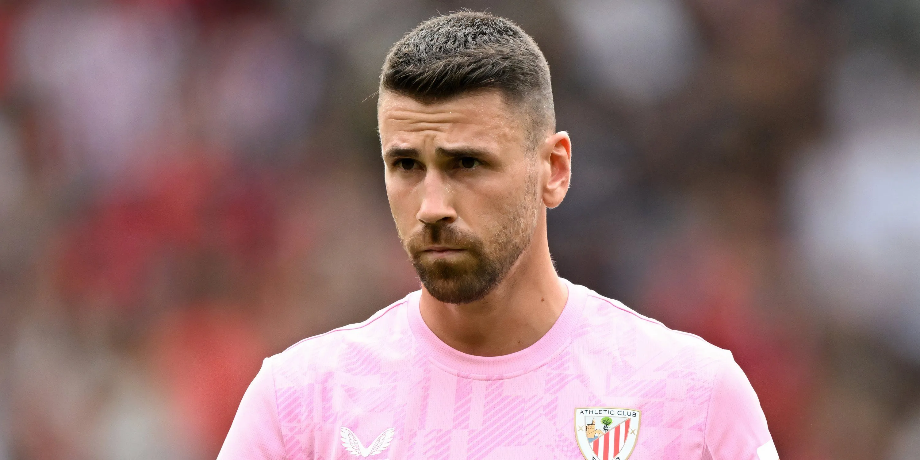 Thủ môn Unai Simon của Athletic Bilbao đang thi đấu