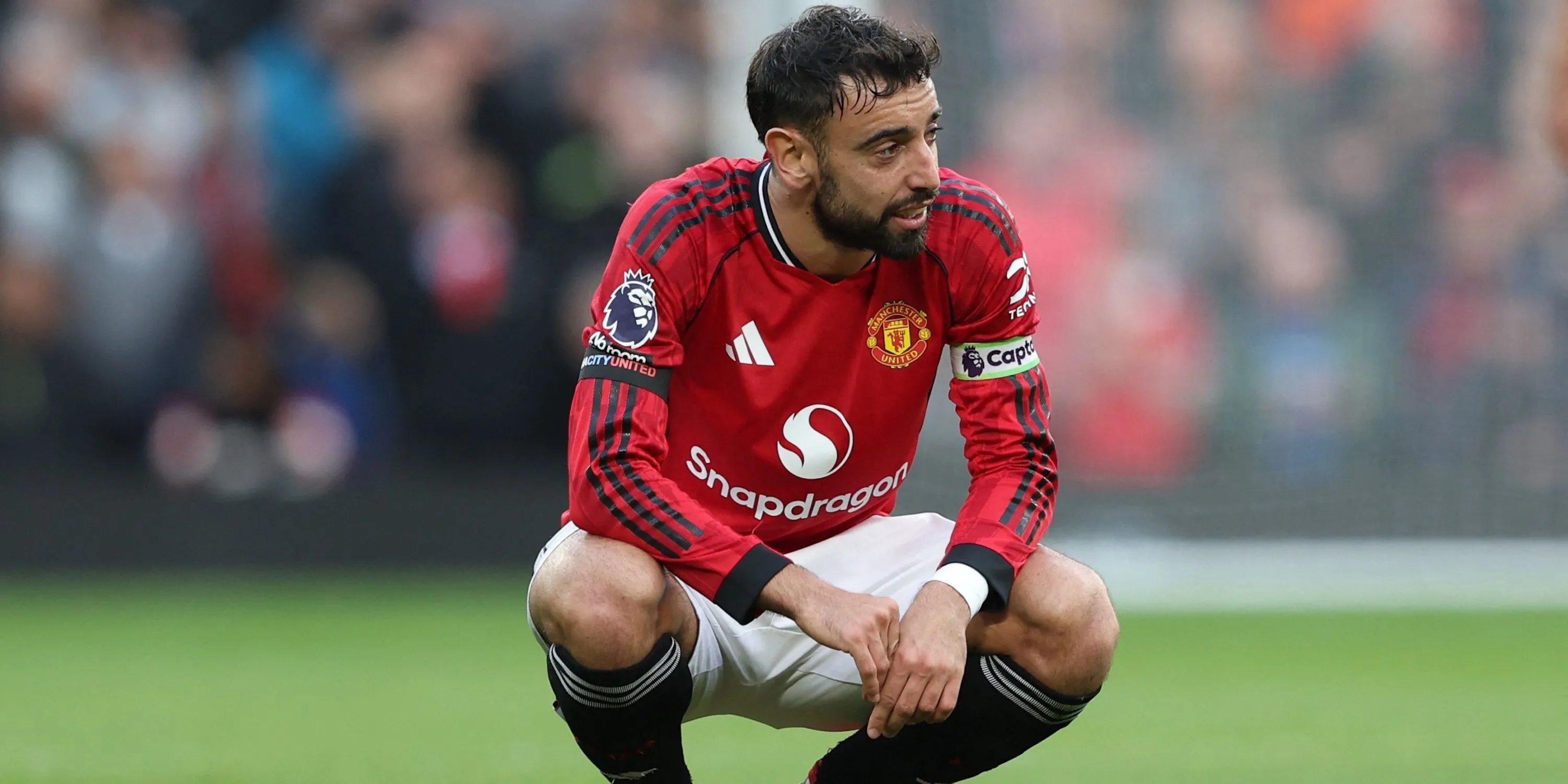 Bruno Fernandes phản ứng trên sân cho Manchester United