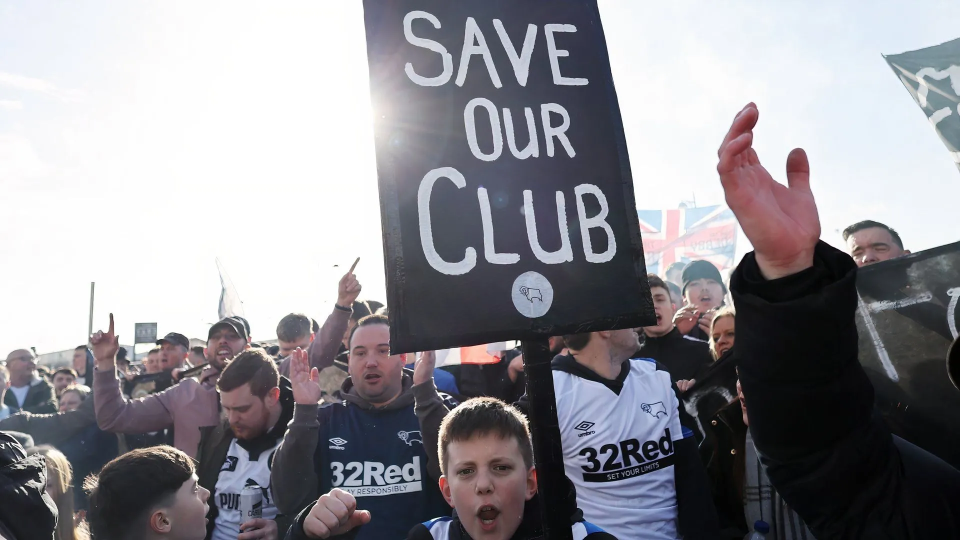CĐV Derby County tụ tập ủng hộ chiến dịch ‘Save Derby County’