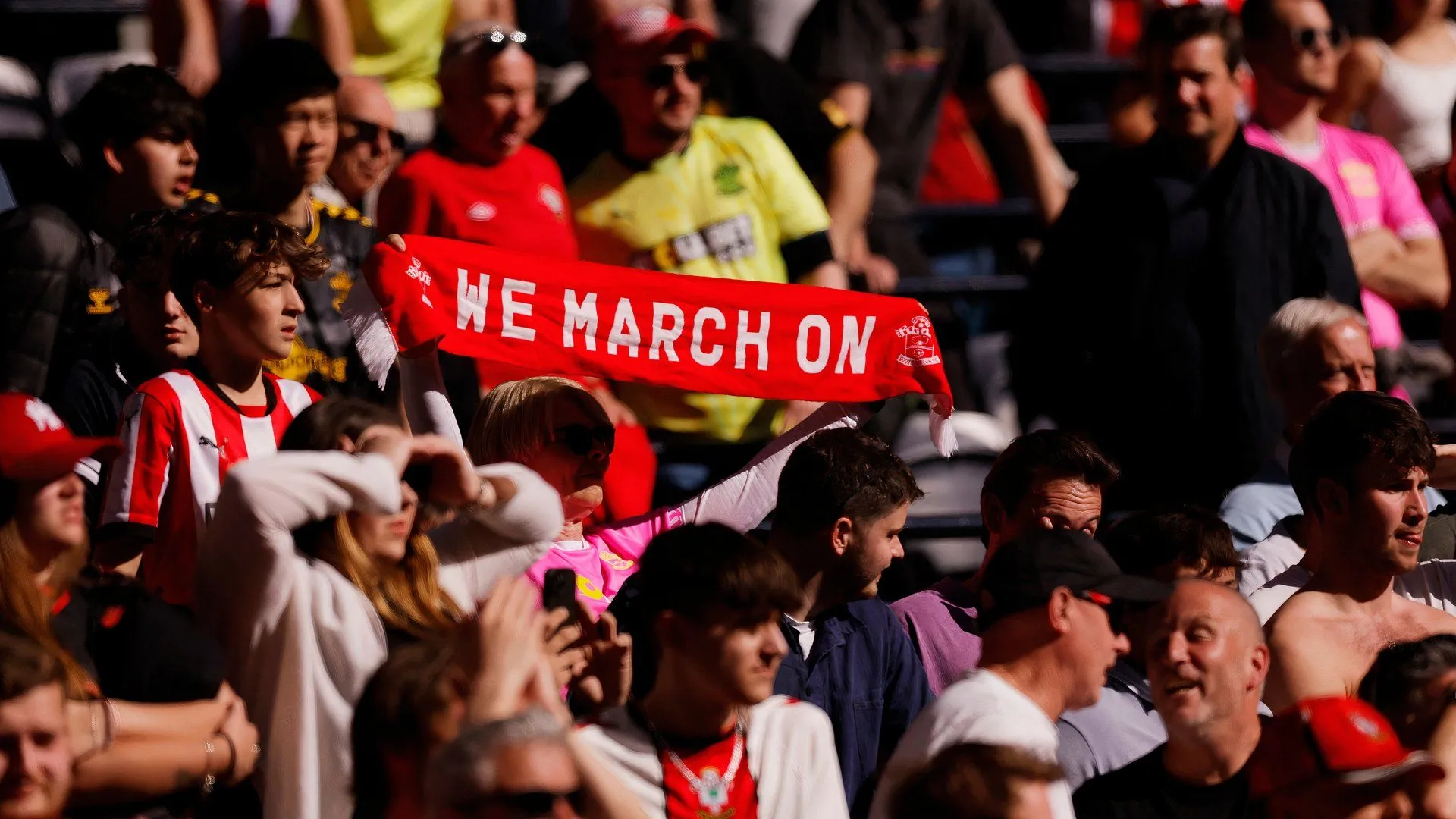 CĐV Southampton tại St. Mary’s biểu lộ sự thất vọng