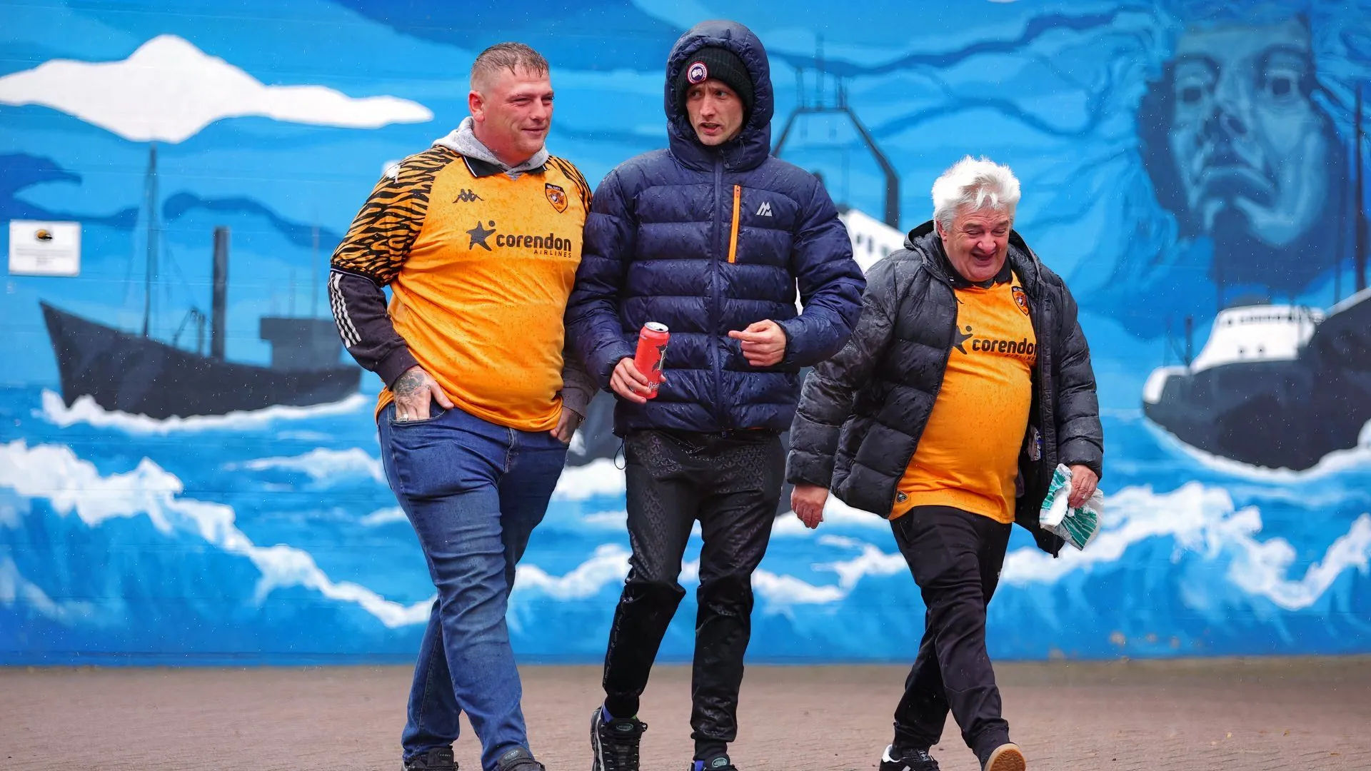 Cổ động viên Hull City tại sân MKM Stadium cổ vũ đội bóng trong những mùa đấu quyết liệt