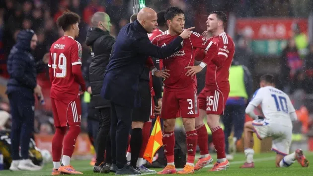 Cổ động viên Liverpool thất vọng sau chuỗi 6 trận thua trong 7 trận