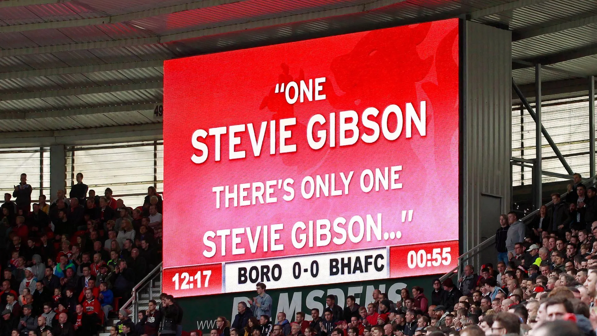 Cổ động viên Middlesbrough cùng ban lãnh đạo tưởng nhớ Chủ tịch Steve Gibson, biểu tượng của sự ổn định tại CLB