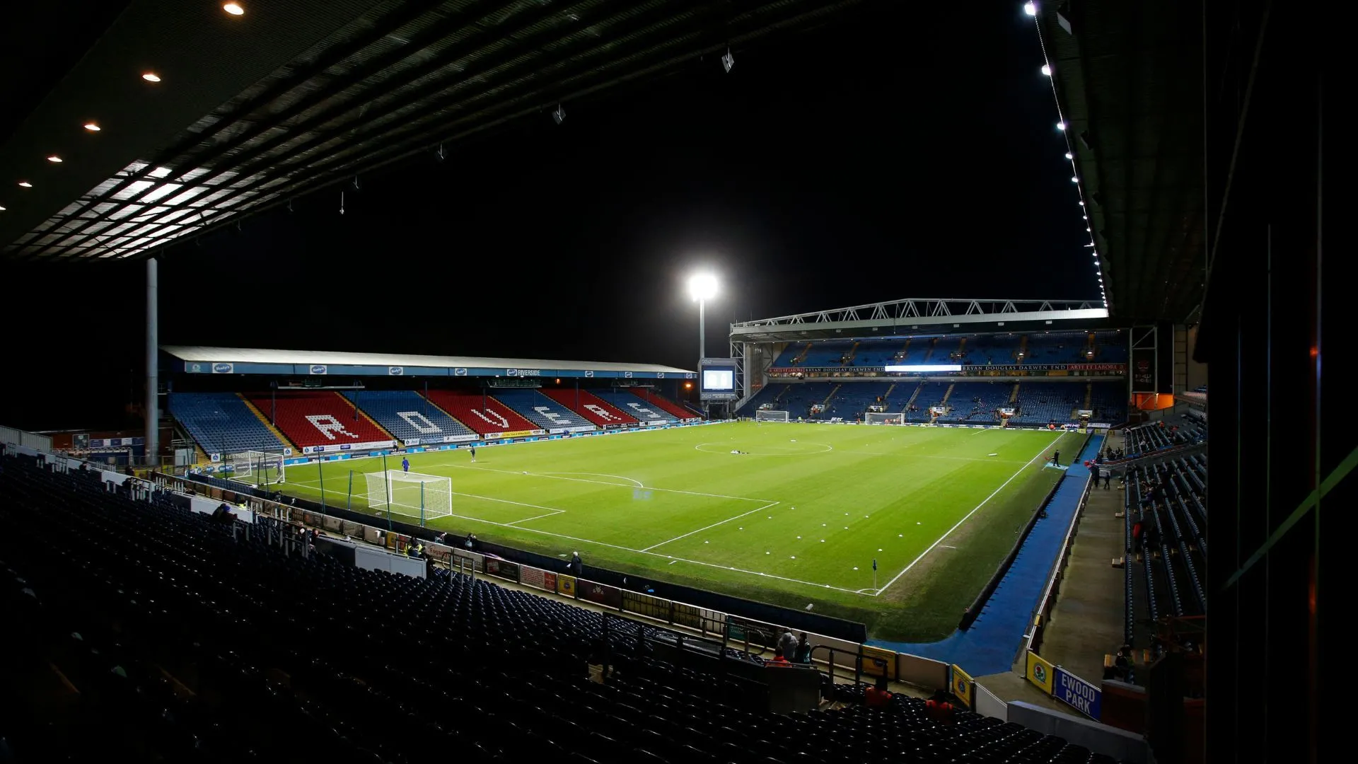 Ewood Park — nơi Blackburn trở lại với chiến thắng đầu tiên trong mùa và Alebiosu mở tài khoản bàn thắng