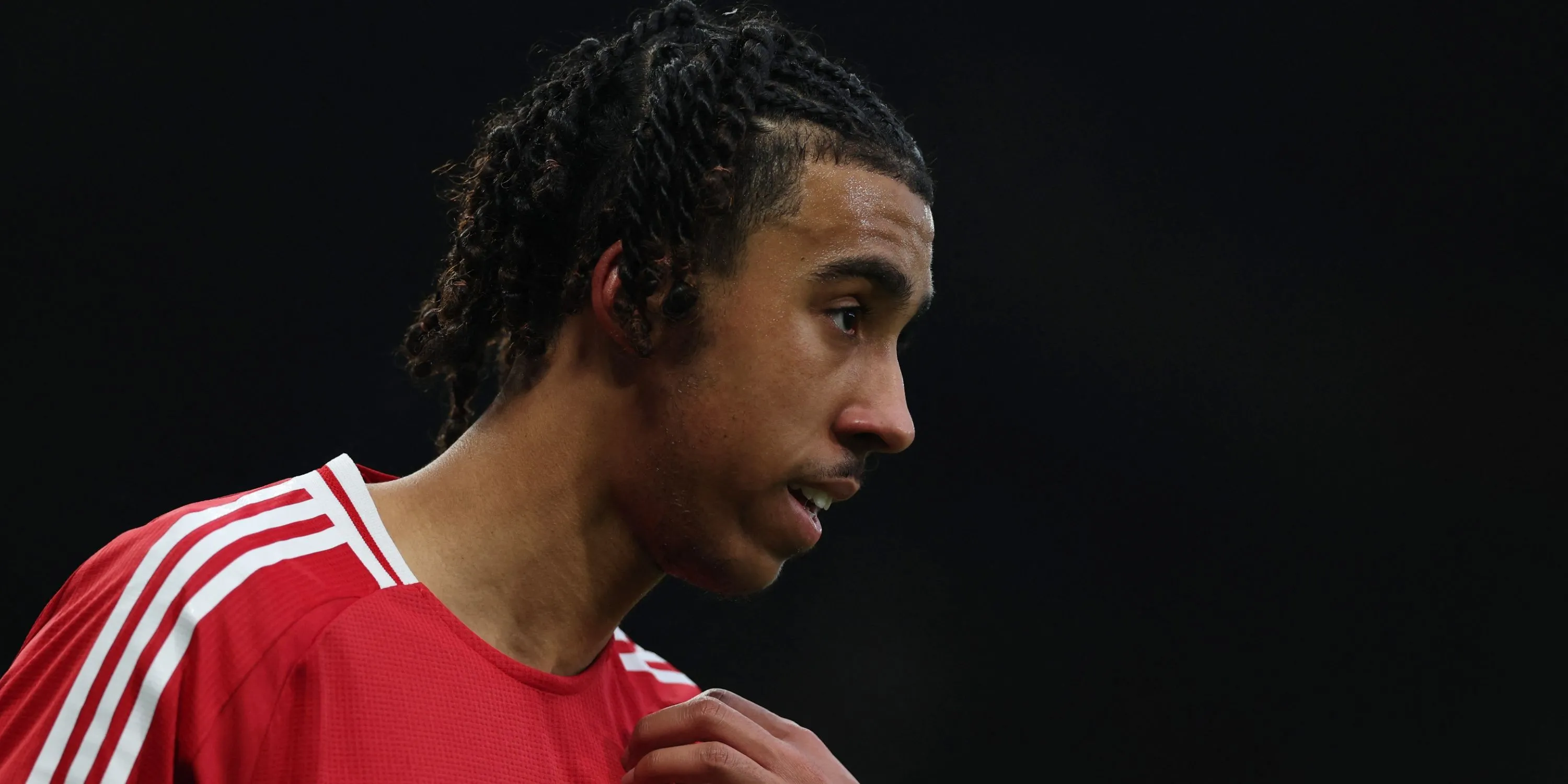 Leny Yoro trong màu áo Man Utd