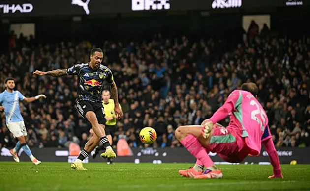 Leeds nỗ lực gỡ 2 bàn nhưng vẫn trắng tay trước Man City